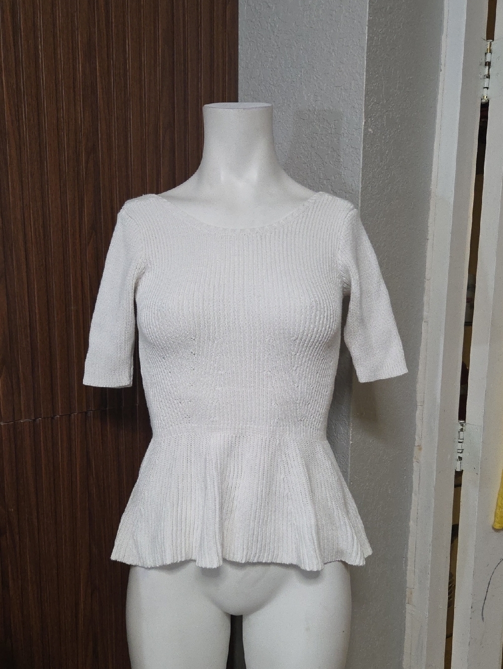 Women's Ribbed Knit Peplum Top Short Sleeve Cream White Sweater Xsmall Sz [0029]